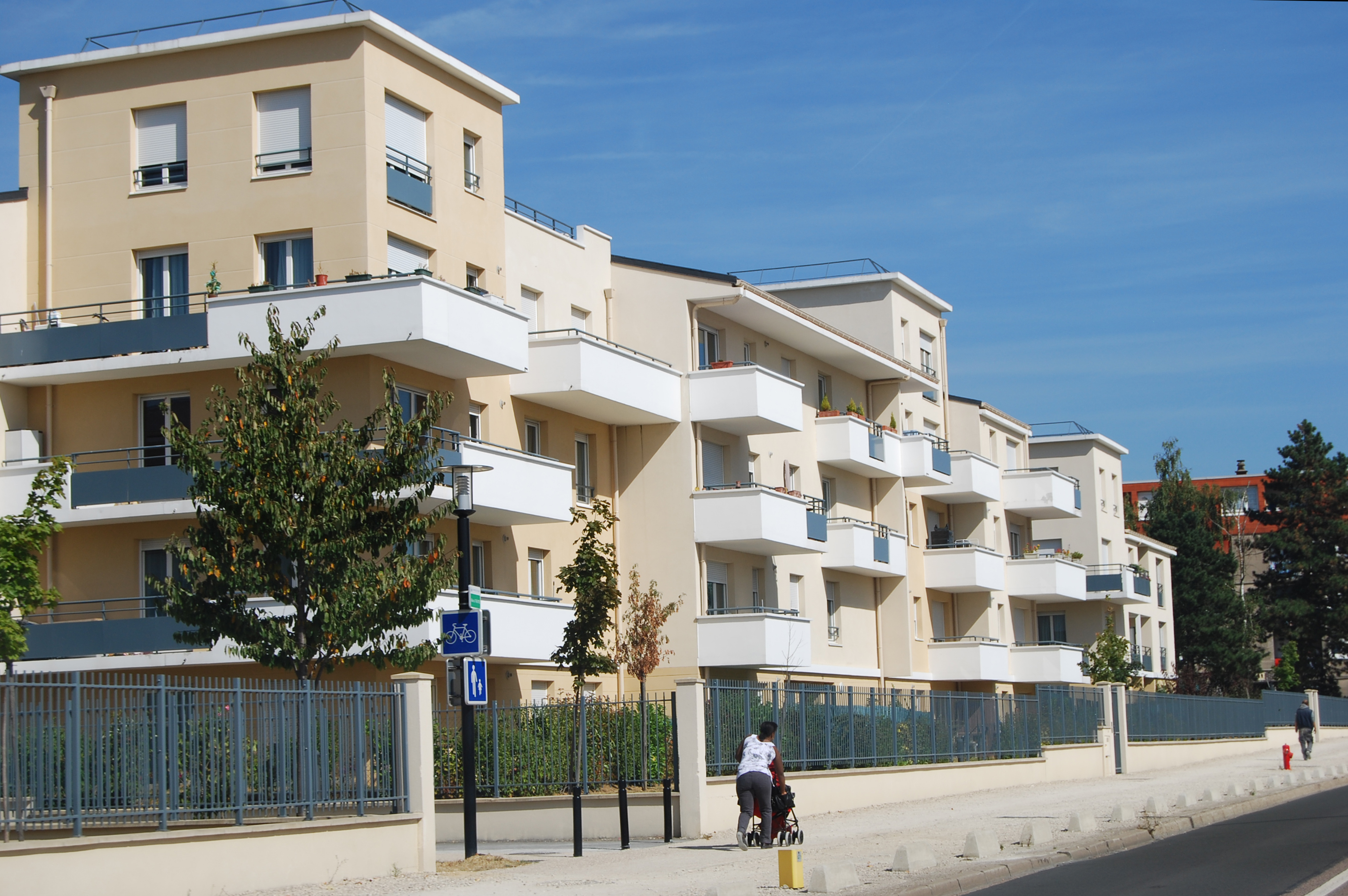 Quartier requalifié à Trappes (avenue du Pasteur Martin Luther King)