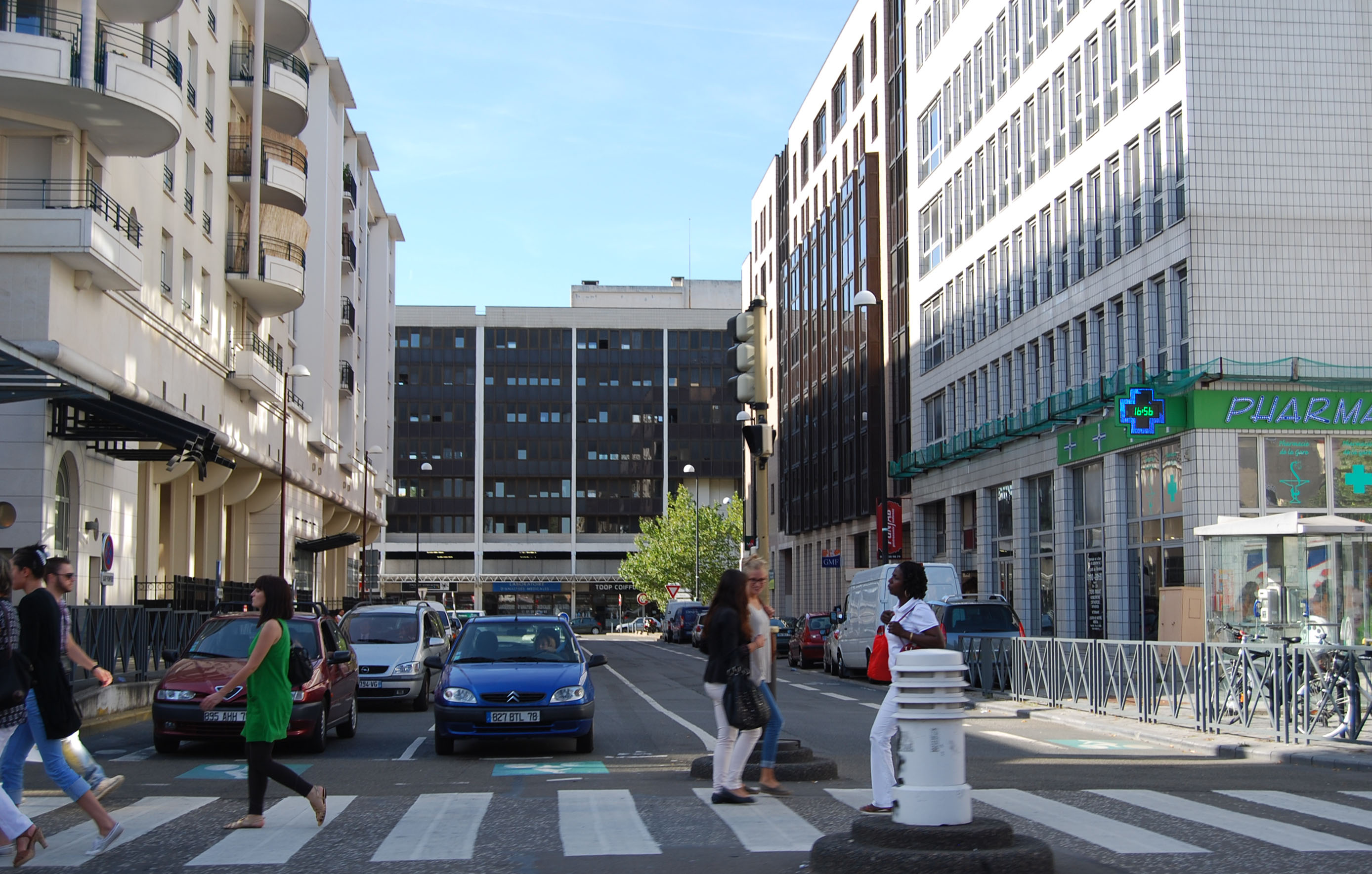 Le centre de Saint-Quentin, près de la gare du RER (Guyancourt/Montigny-le-Bretonneux) : cœur de vie de la ville nouvelle