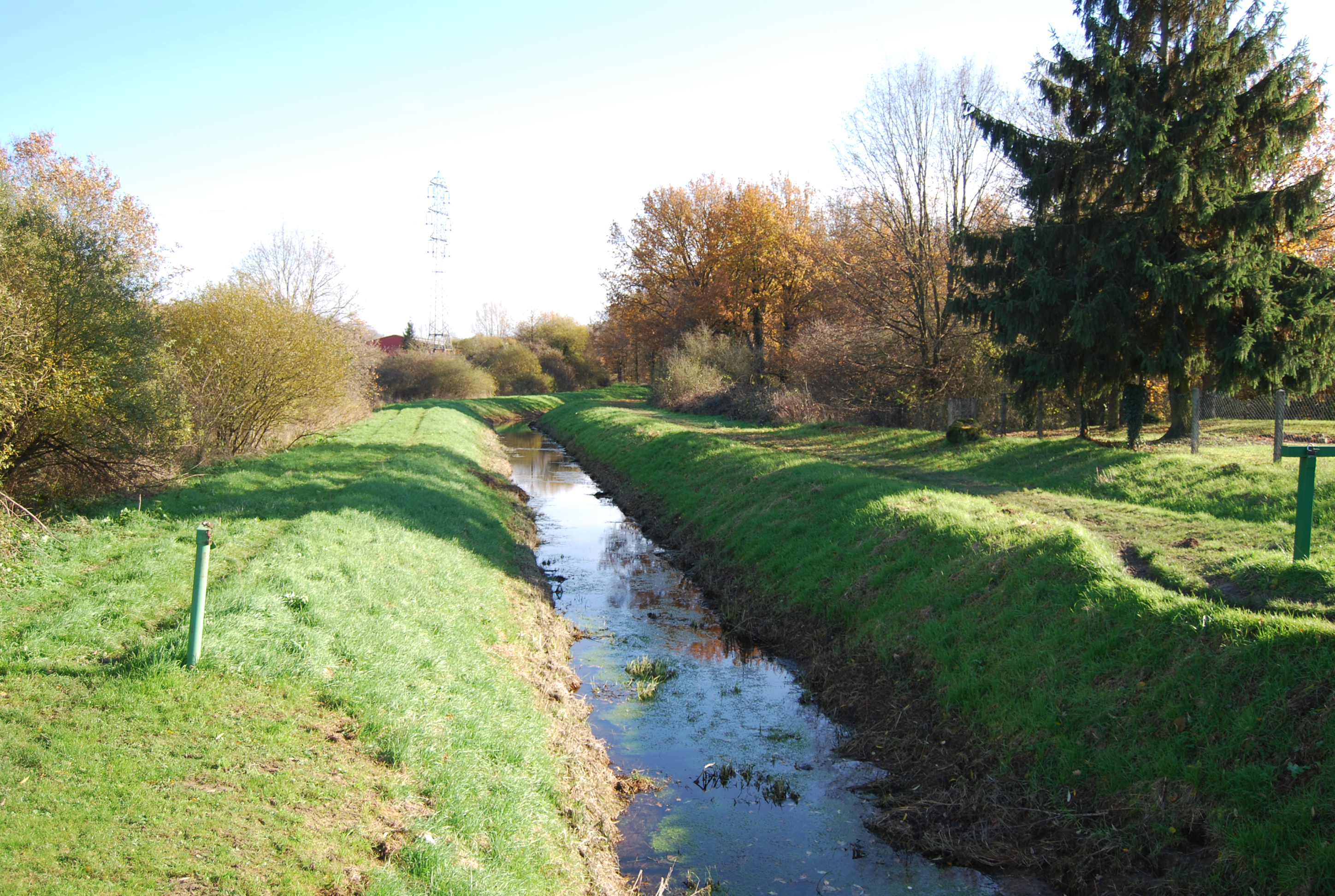 La rigole du Lit de Rivière, vers le Mesnil-Saint-Denis/Coignières. Des linéaires discrets mais intéressants pour le paysage de Saint-Quentin-en-Yvelines
