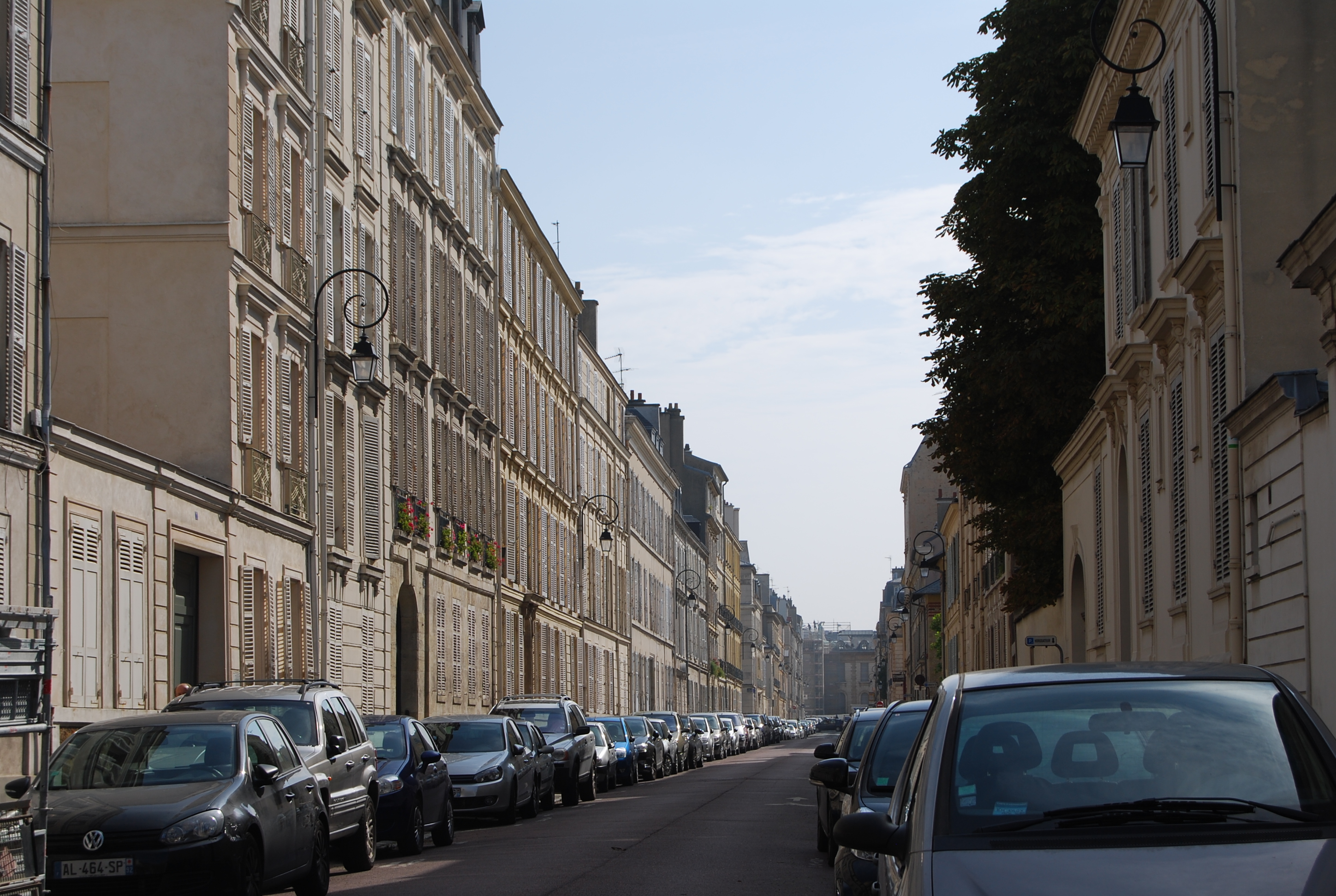 Un exemple de perspective urbaine remarquable à Versailles